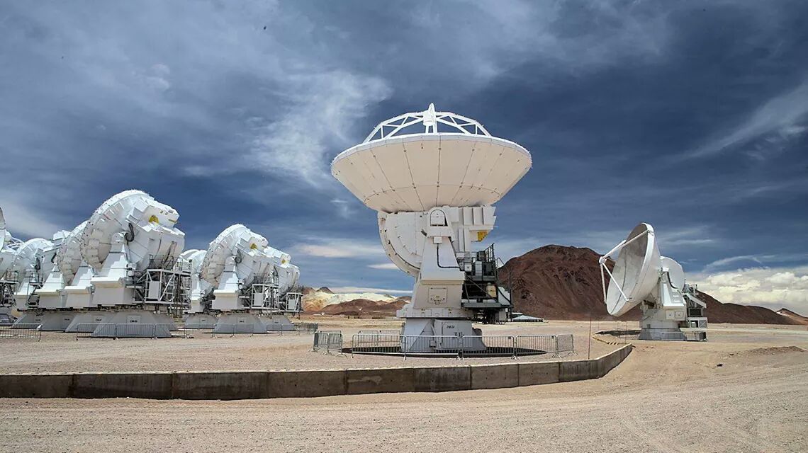 ALMA - ESO - Gros plan antennes - Alain Maury