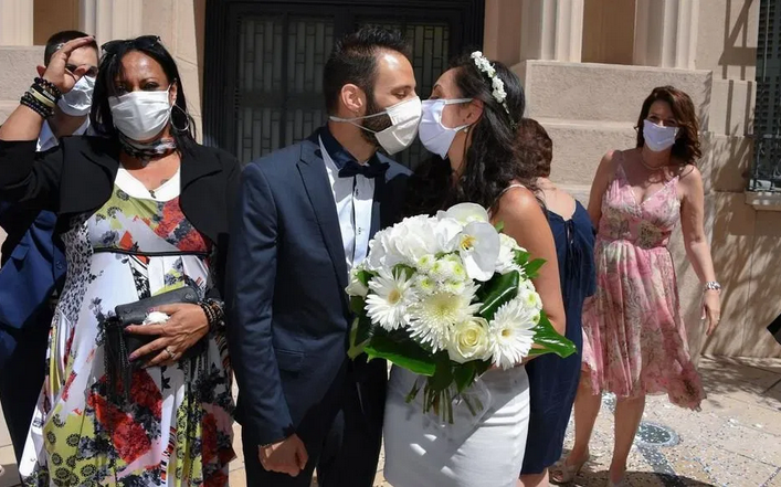Mariés masqués